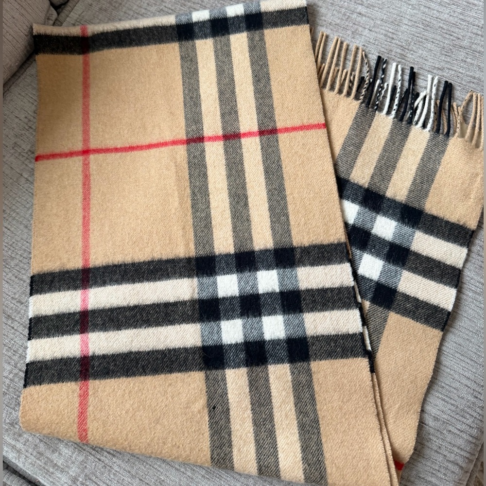 Burberry AUTHENTIC Beige and Black Checkered cashmere Scarf⭐️ - Picture 15 of 16